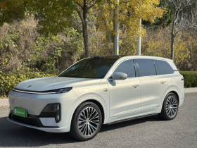 深蓝汽车 深蓝S09 2025款 四驱Ultra+ 高定版