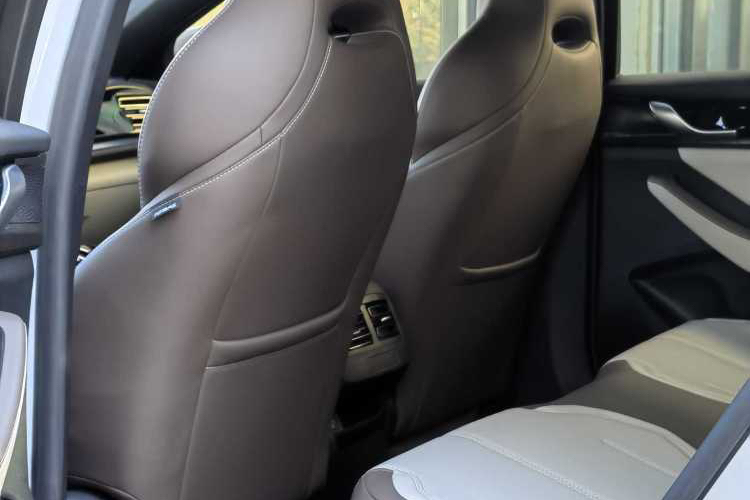 比亚迪 秦PLUS 2024款 荣耀版 DM-i 55KM领先型中控内饰7001