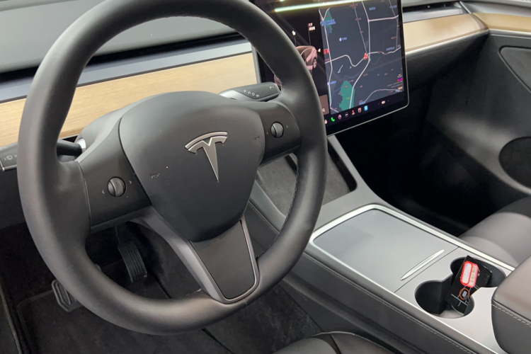 特斯拉 Model Y 2021款 标准续航后驱版中控内饰7005