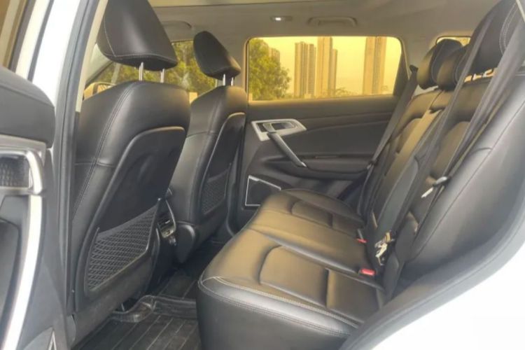 吉利汽车 博越 2016款 1.8TD 自动智慧型中控内饰7002