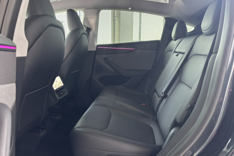 特斯拉 Model Y 2025款 后轮驱动版中控内饰7006