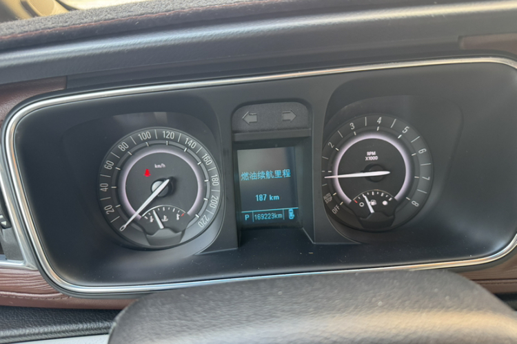 别克GL8 2017款 25S 豪华型 国V中控内饰15