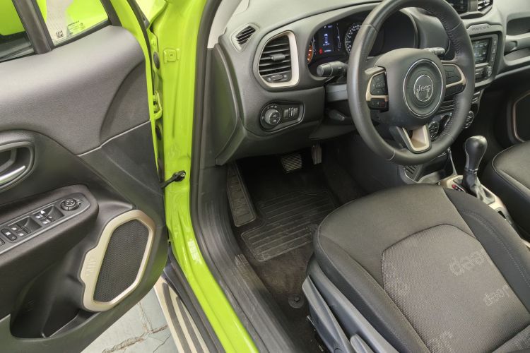 Jeep 自由侠 2017款  180T 自动劲能版车身外观6009