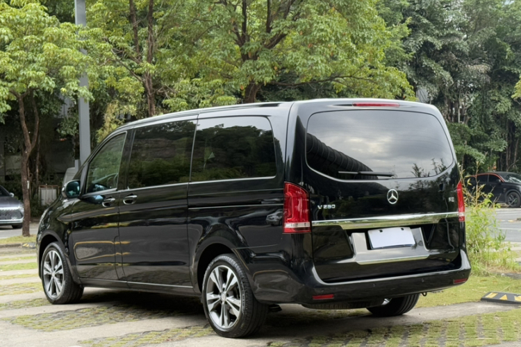 奔驰V级 2016款 V 260 领航版车身外观6005