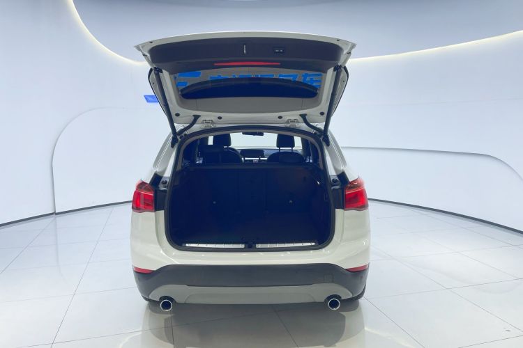 宝马X1 2018款 sDrive20Li 领先型车身外观6005