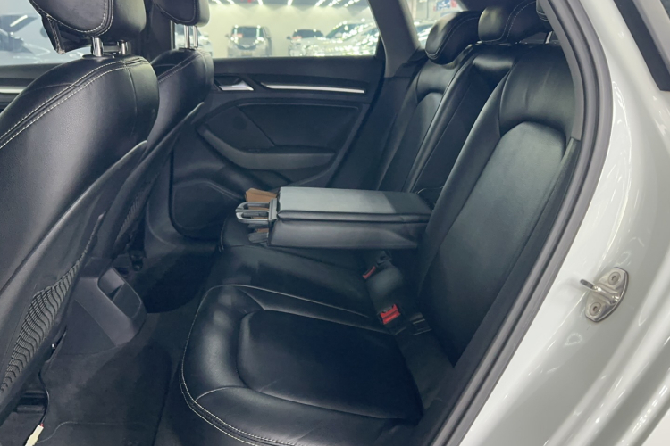 奥迪A3 2017款 Sportback 35 TFSI 进取型中控内饰7001