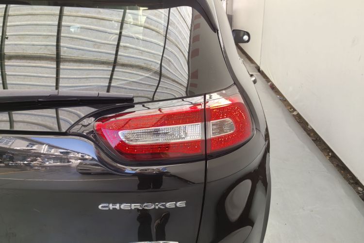 Jeep 自由光 2016款 2.4L 领先版车身外观6011