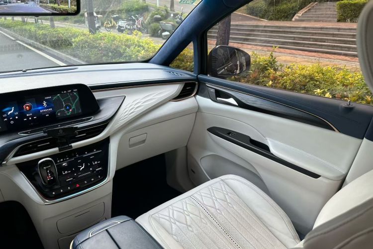 别克GL8 2020款 Avenir艾维亚 四座尊礼版中控内饰7004