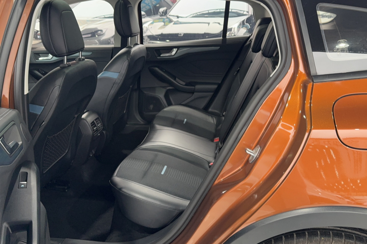 福特 福克斯 2021款 猎装版 EcoBoost 180 自动猎潮型中控内饰7002