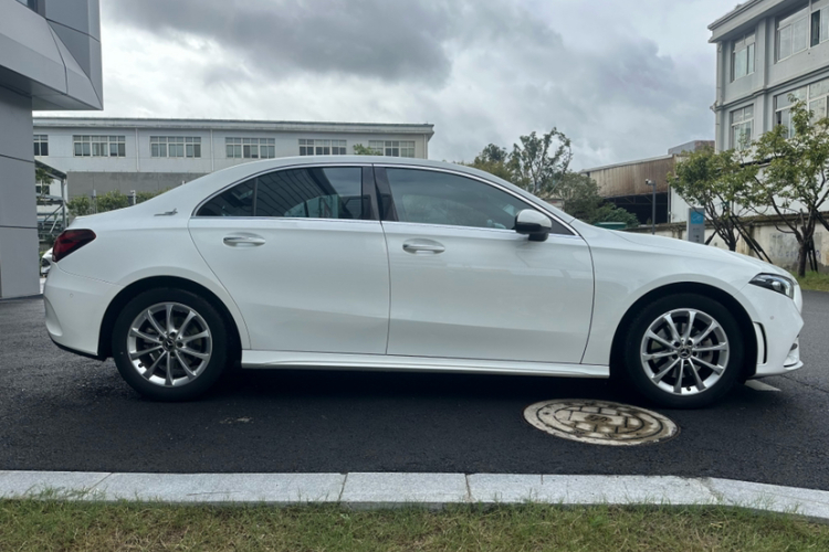 奔驰A级 2021款 A 200 L 运动轿车时尚型车身外观6004