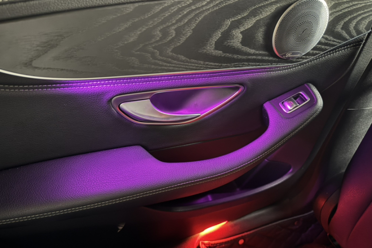 奔驰C级 2019款 改款 C 260 L 运动版中控内饰7012