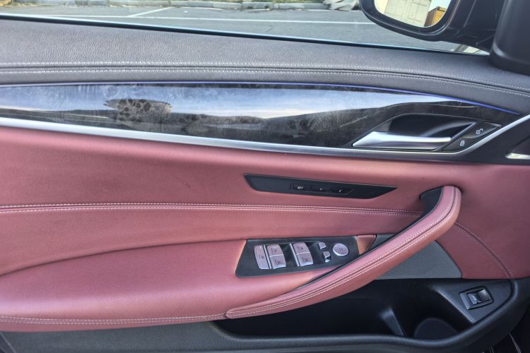 宝马5系 2021款 525Li M运动套装中控内饰7006