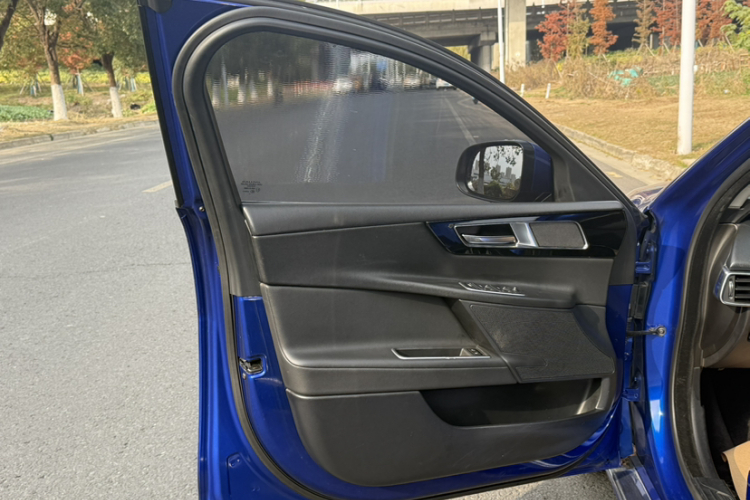 捷豹XEL 2018款 2.0T 200PS 精英版中控内饰7010