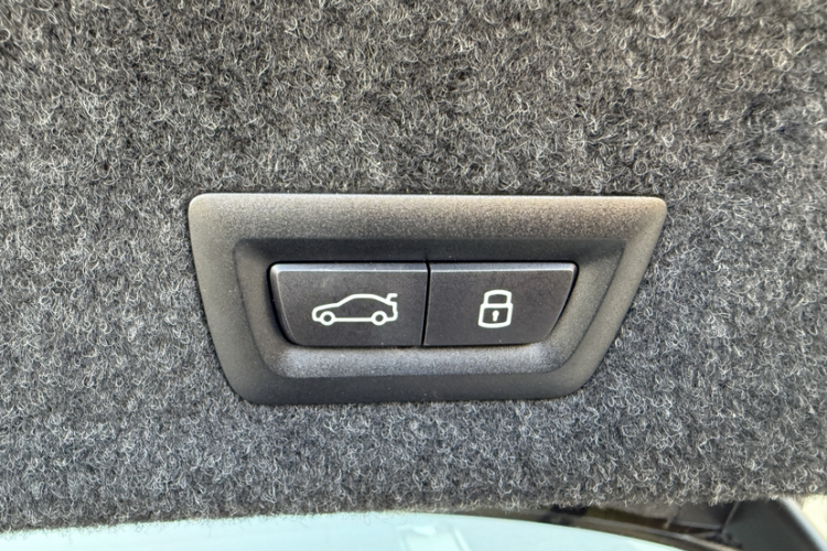 宝马3系 2024款 325Li M运动套装中控内饰7001