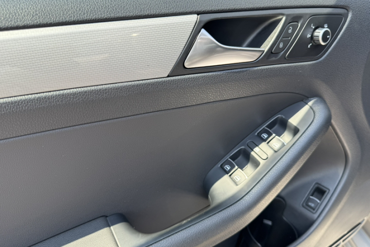 大众 速腾 2014款 改款 1.4TSI 手动豪华型中控内饰7002