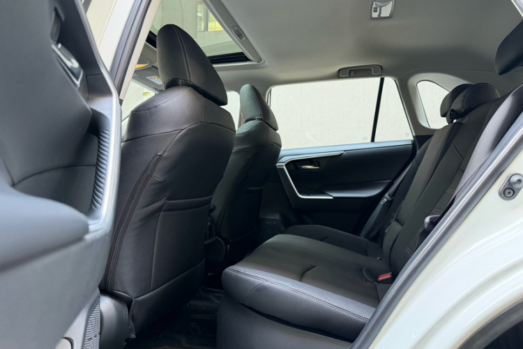 丰田 RAV4荣放 2022款 双擎 2.5L E-CVT两驱精英版中控内饰7001