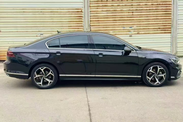 大众 迈腾 2023款 200万辆纪念版 330TSI DSG领先型车身外观6003