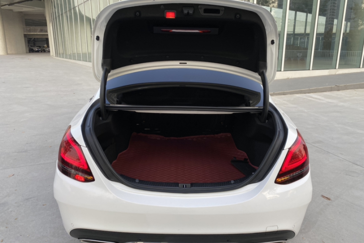 奔驰C级 2019款 改款 C 260 L 运动版局部细节23