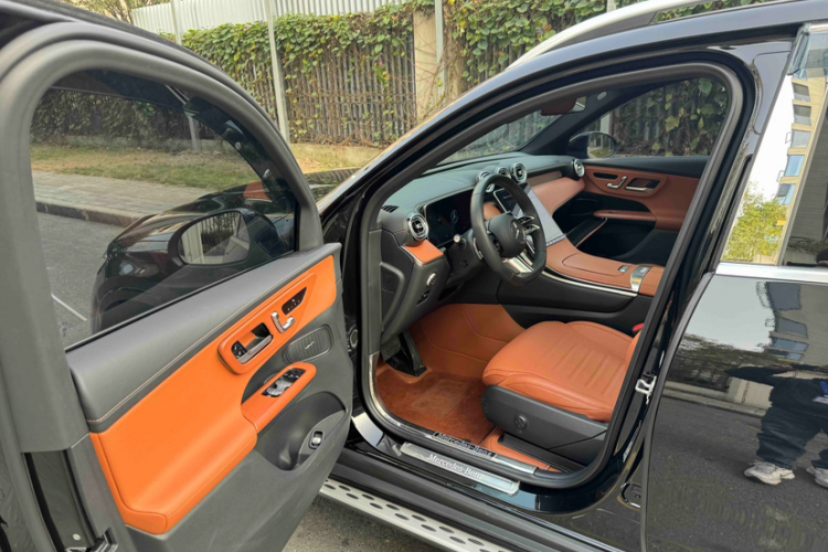 奔驰GLC 2023款 改款 GLC 260 L 4MATIC 豪华型 5座中控内饰7003