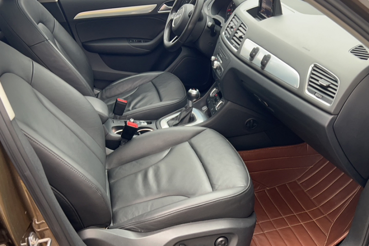 奥迪Q3 2016款 35 TFSI 典藏版 舒享型中控内饰7006