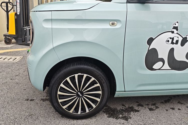 吉利银河 2023款 熊猫mini 200km 灵动熊车身外观6008