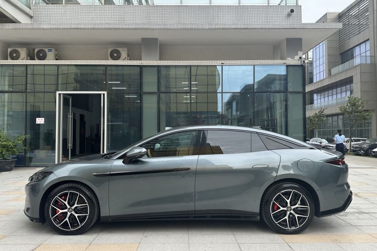 比亚迪 汉L 2025款 DM-p 四驱激光雷达旗舰型局部细节9009