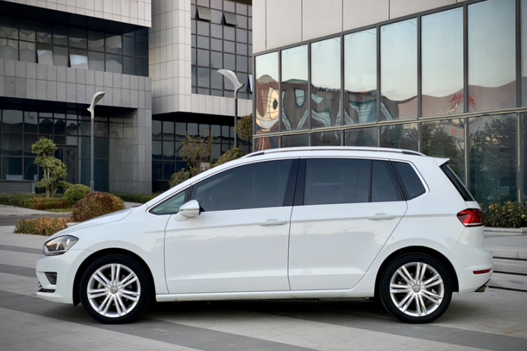 大众 高尔夫·嘉旅 2016款 230TSI 自动豪华型车身外观6004