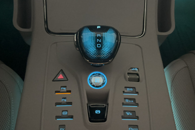 比亚迪 汉 2025款 DM-i 智驾版 125KM精英型局部细节18