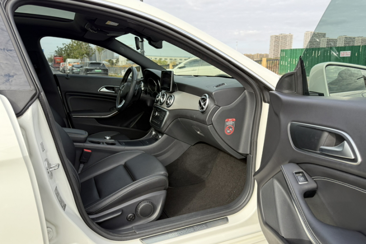 奔驰CLA 2016款 CLA 200 时尚型中控内饰7013