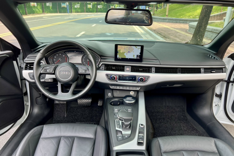 奥迪A5 2017款 Cabriolet 40 TFSI 时尚型中控内饰7008