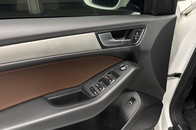 奥迪Q5 2017款 Plus 40 TFSI 进取型中控内饰7009