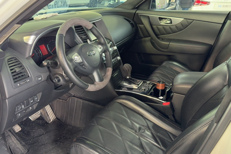 英菲尼迪FX 2011款 FX35 标准版中控内饰7001