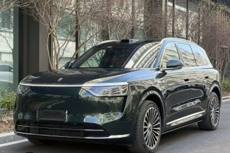 鸿蒙智行 问界M8 2025款 增程 Ultra版 53.4kWh 6座版