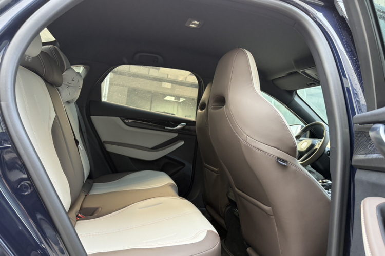 比亚迪 秦PLUS 2024款 荣耀版 DM-i 55KM领先型中控内饰7003