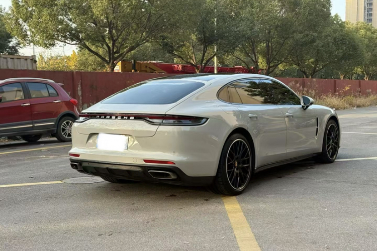 保时捷 2022款 Panamera 4 行政加长版 2.9T车身外观6006