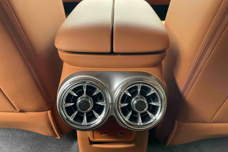 欧拉闪电猫 2022款 555km 尊贵版车身外观6008