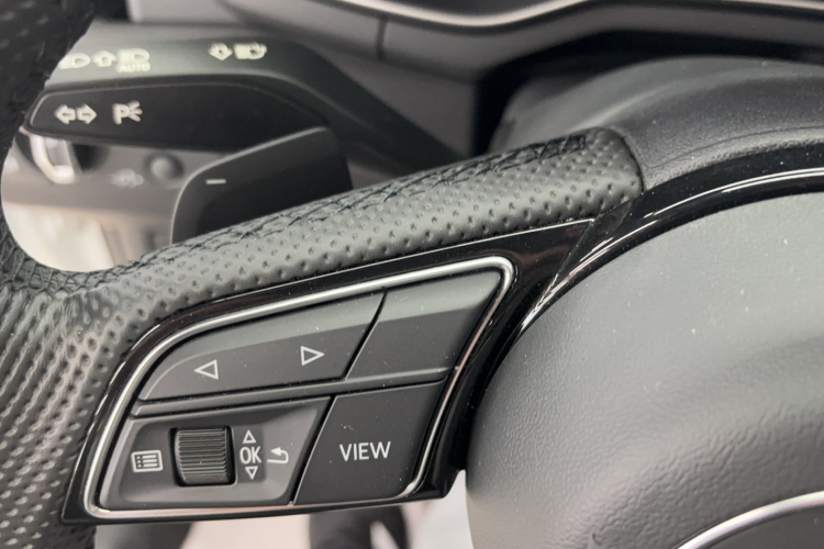 奥迪A4L 2024款 40 TFSI 豪华动感型中控内饰7005