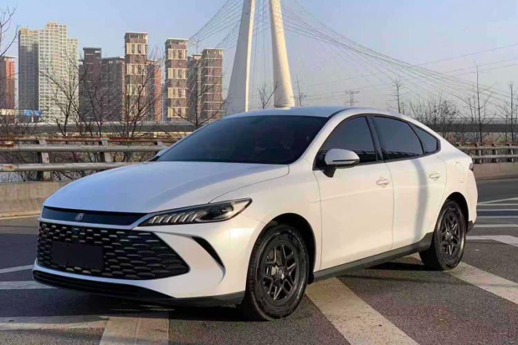 比亚迪 秦PLUS 2025款 DM-i 智驾版 55KM领先型车身外观6002