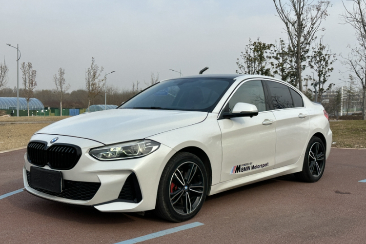 宝马1系 2021款 120i M运动版车身外观6001