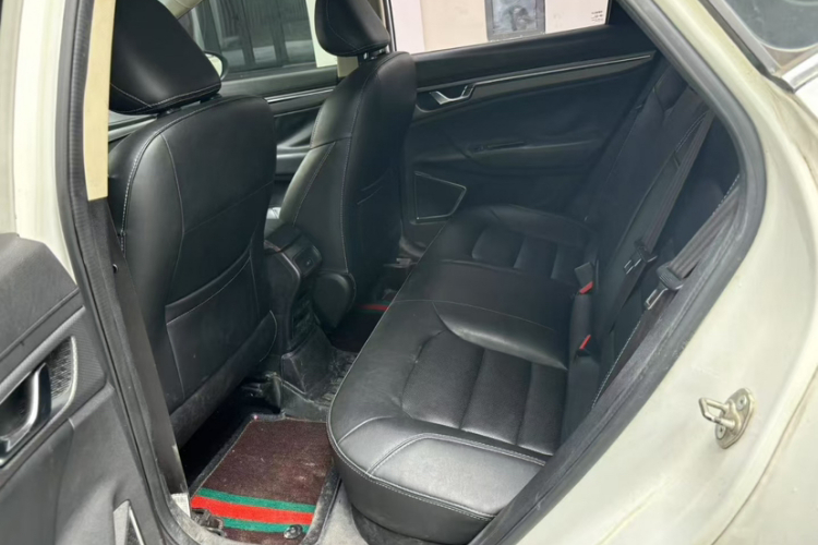 吉利汽车 帝豪GS 2016款 优雅版 1.8L 手动领尚型车身外观6006