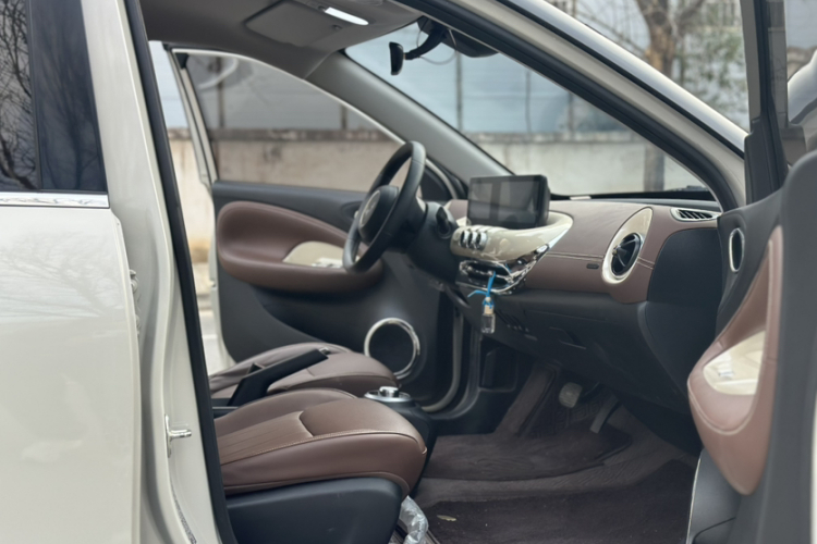 五菱汽车 五菱缤果 2023款 203km 轻享款中控内饰7003