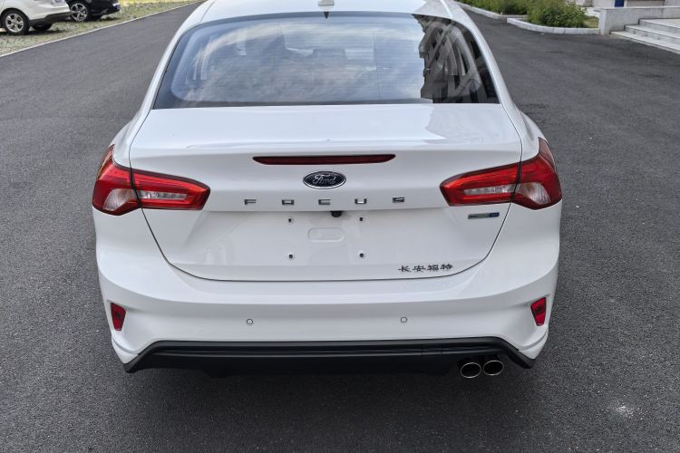 福特 福克斯 2020款 三厢 EcoBoost 180 自动锋潮型车身外观6004