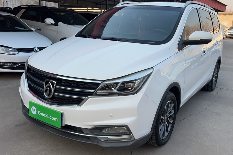 宝骏730 2017款 1.8L iAMT豪华型 7座车身外观1