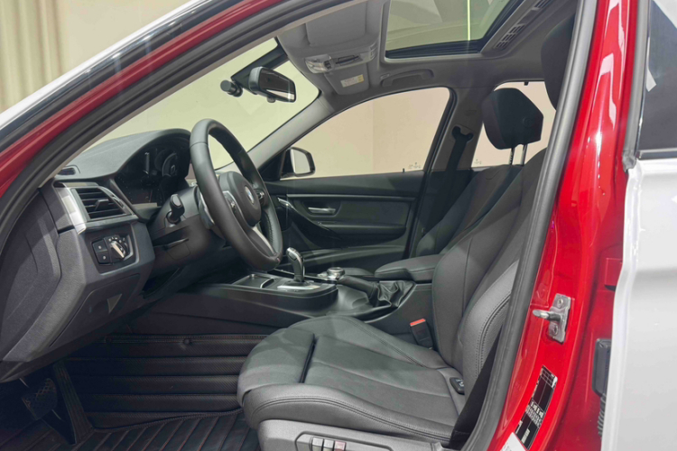 宝马3系 2018款 320Li 领先型M运动套装中控内饰7001