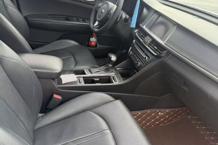 起亚K5 2016款 1.6T 自动LUX中控内饰7004