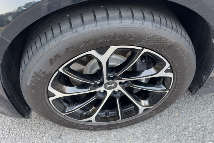 小鹏P7 2023款 586E车身外观6002