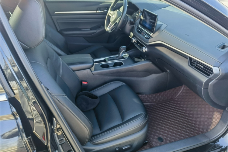 日产 天籁 2020款 2.0L XL 舒适版中控内饰7001