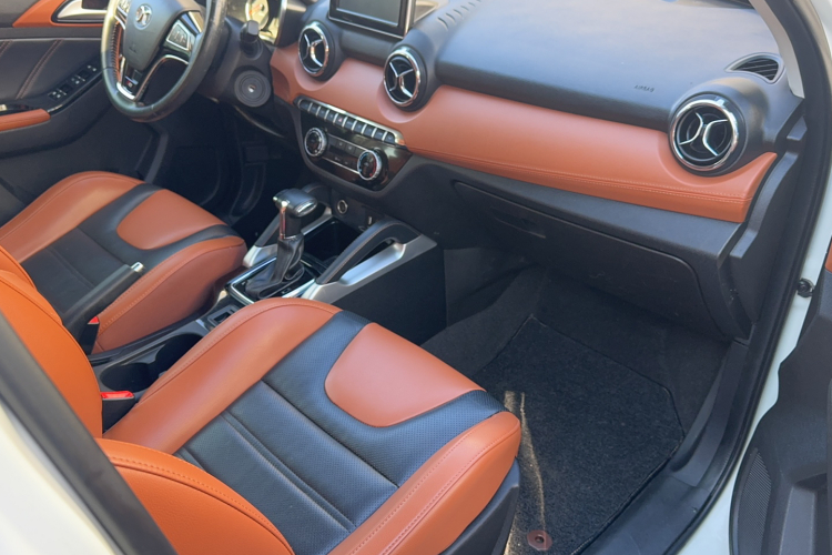 北京汽车 绅宝X35 2016款 1.5L 自动豪华版中控内饰7005