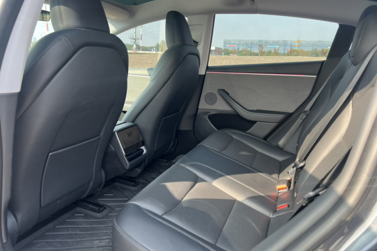 特斯拉 Model 3 2023款 后轮驱动版中控内饰7004