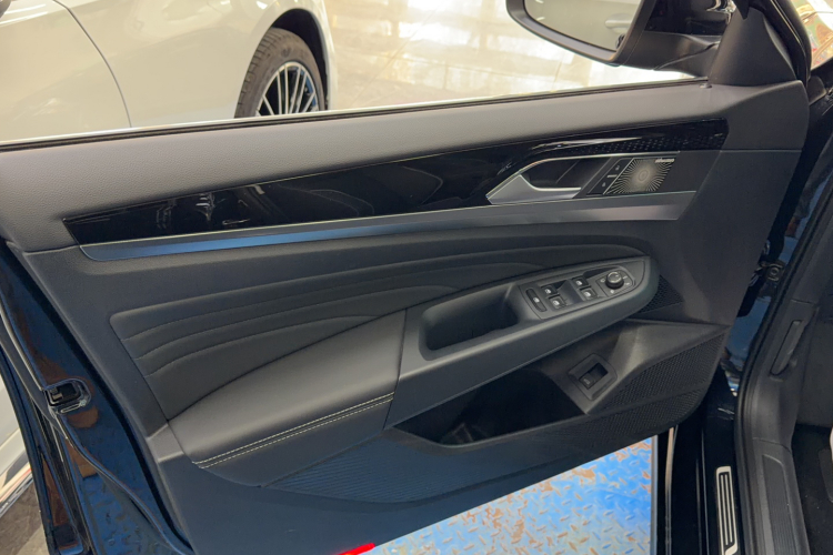 大众 帕萨特 2023款 改款 330TSI 精英版中控内饰7004